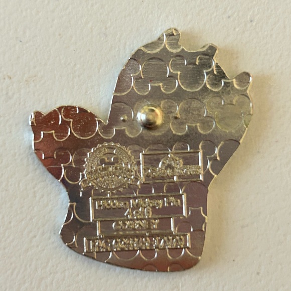Hong Kong Disneyland Cheshire Cat glove pin - Picture 2 of 4